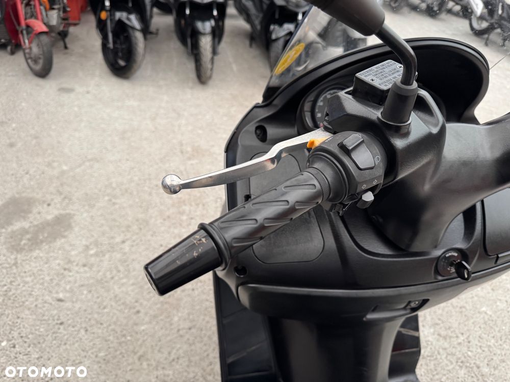 Suzuki Burgman - 14