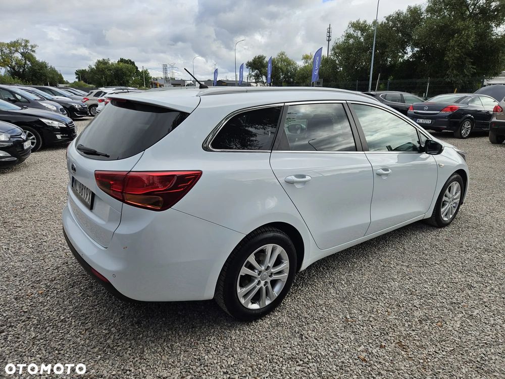 Kia Ceed 1.4 CVVT SW Dream Team Edition - 14