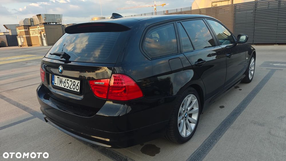 BMW Seria 3 318i Edition Sport - 9