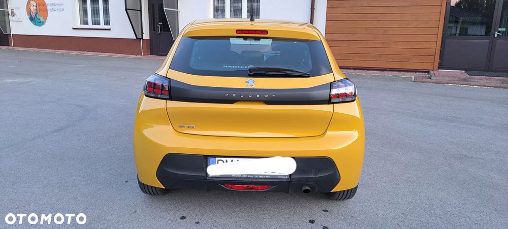 Peugeot 208 - 8