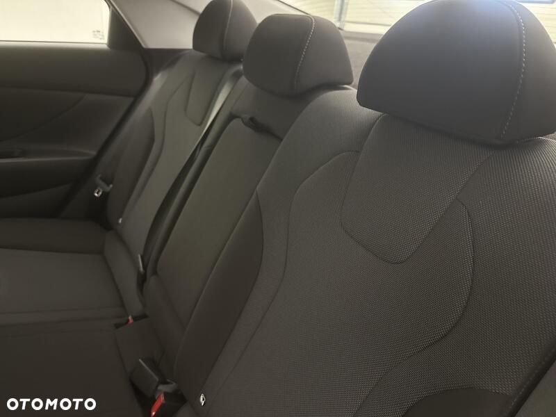 Hyundai Elantra - 19