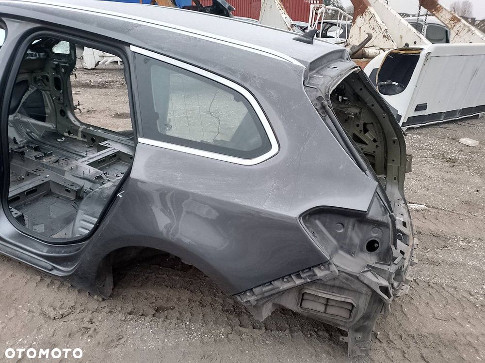 BŁOTNIK LEWY TYŁ OPEL ASTRA J Z177 KOMBI - 1