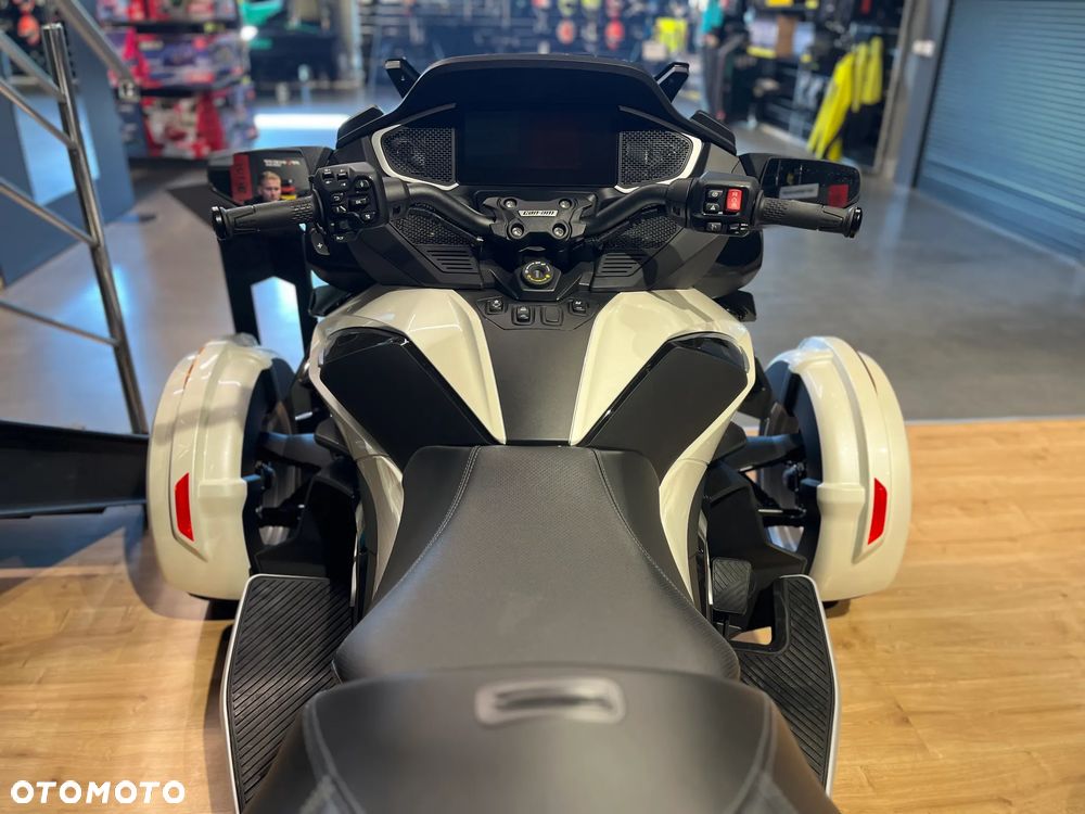 Can-Am Spyder - 7