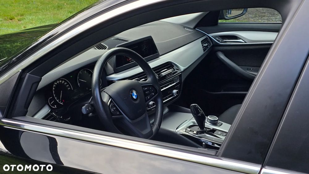 BMW Seria 5 518d - 11