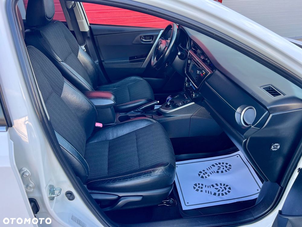 Toyota Auris Hybrid 135 Prestige - 8