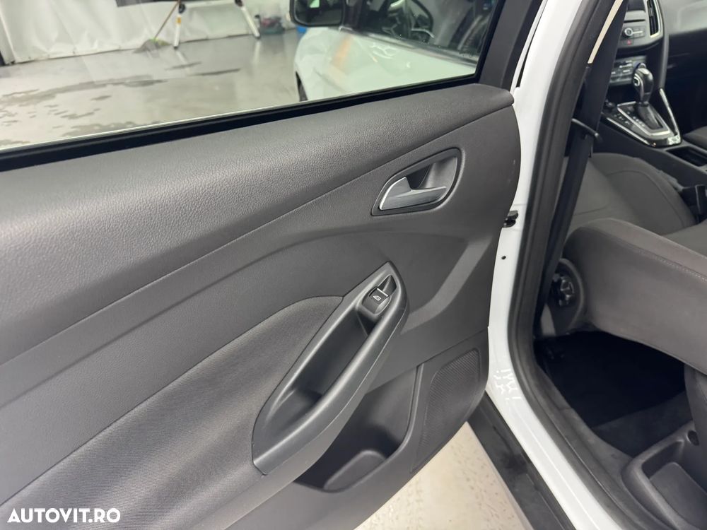 Ford Focus 2.0 TDCI DPF Start-Stopp-System Aut. Titanium - 18