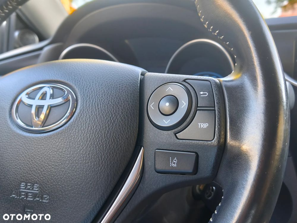 Toyota Auris 1.6 Premium - 18