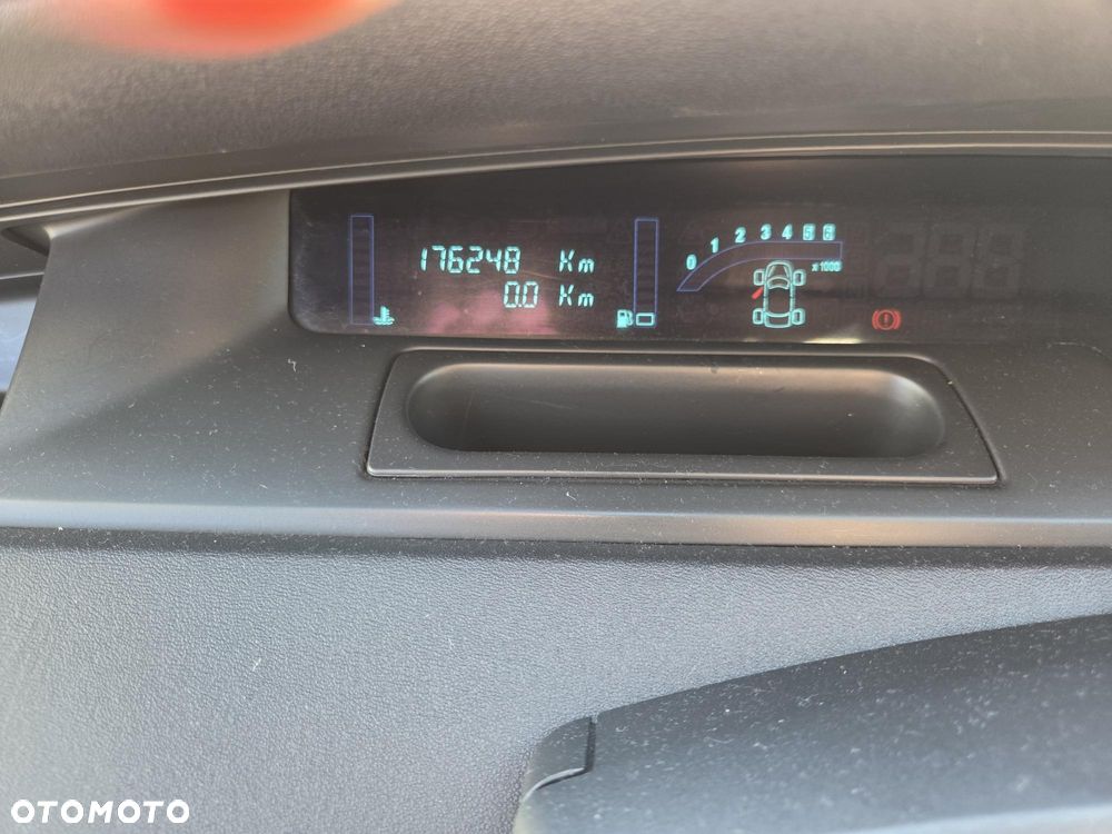 Renault Scenic 1.9 dCi FAP Avantage - 11