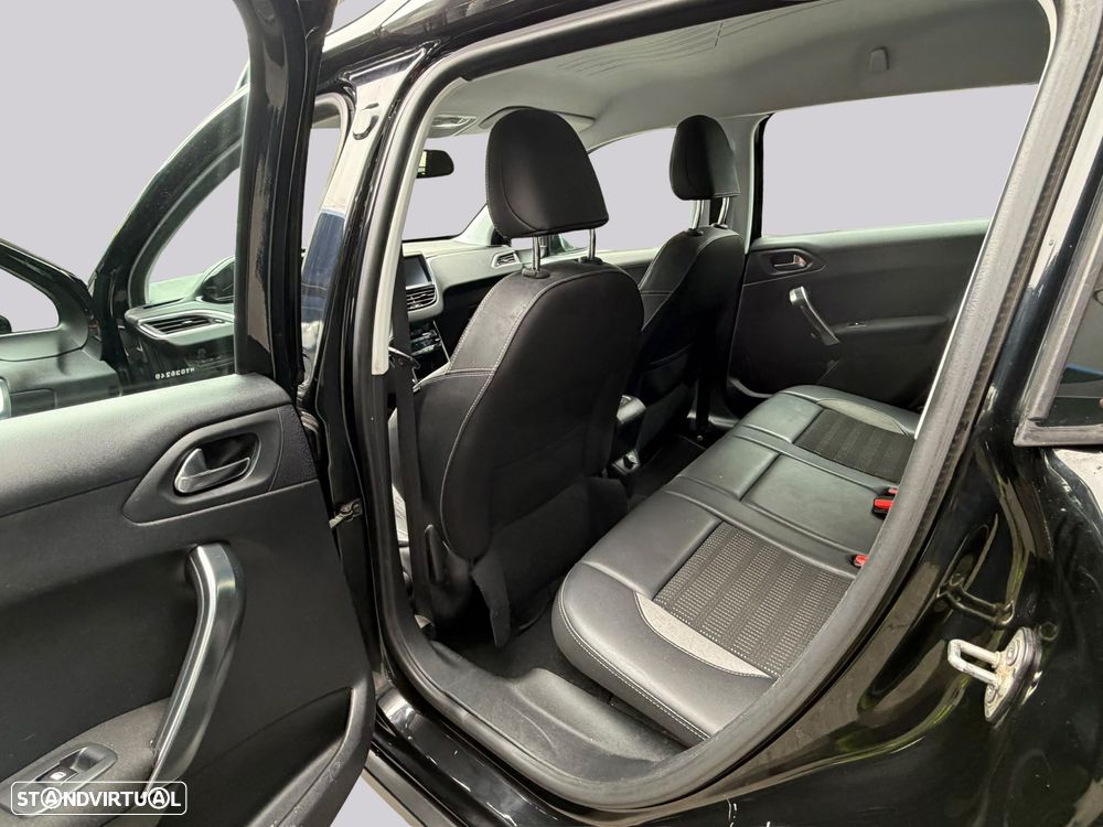 Peugeot 2008 1.2 PureTech Allure - 28