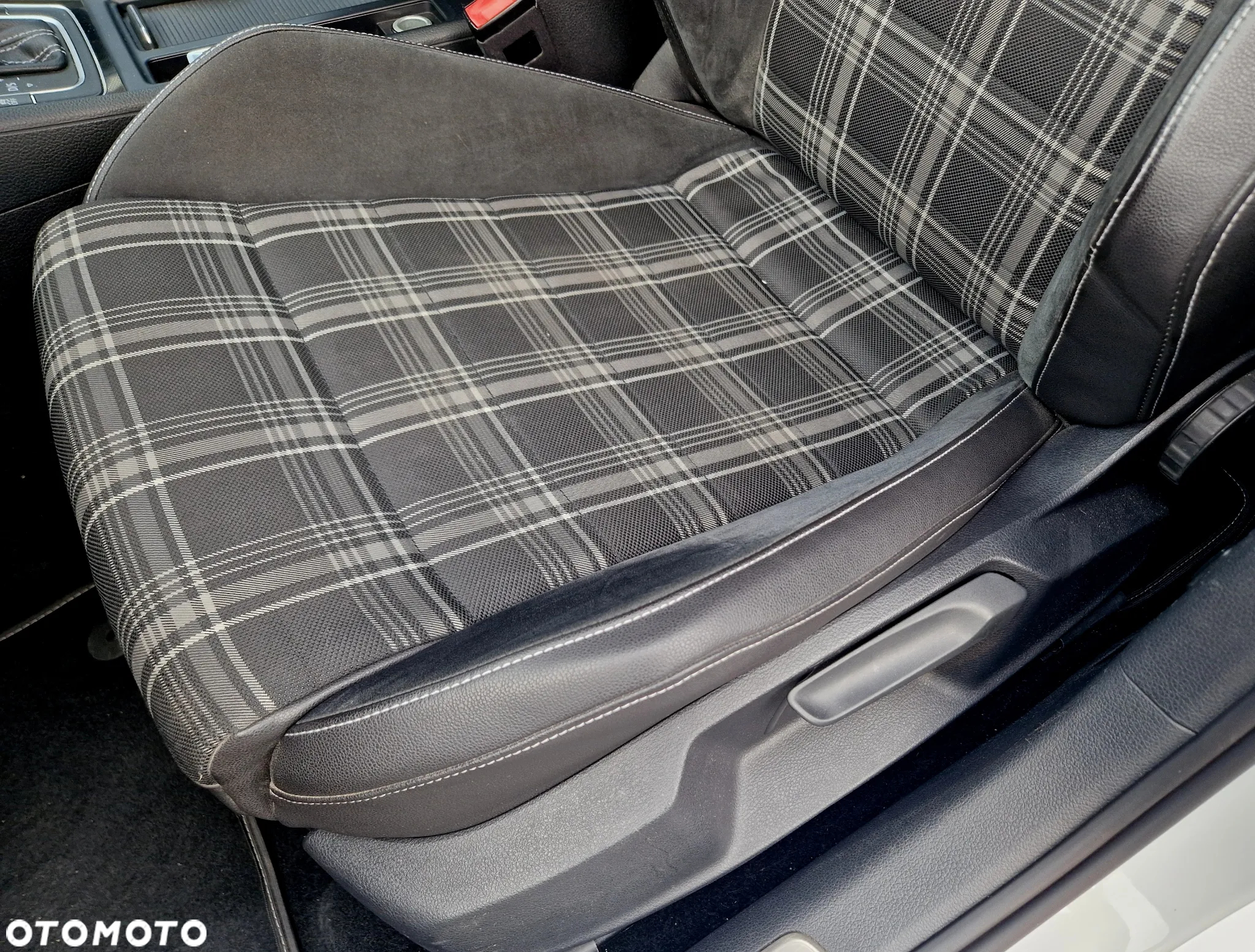 Volkswagen Golf VII 2.0 TDI BMT GTD DSG - 23