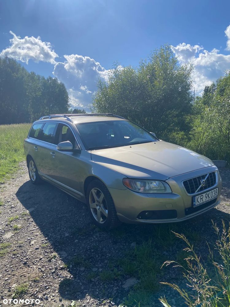 Volvo V70 2.4D Momentum - 1