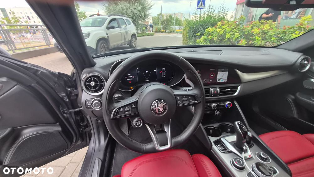 Alfa Romeo Giulia 2.0 Turbo 16V AT8-Q4 Veloce - 3
