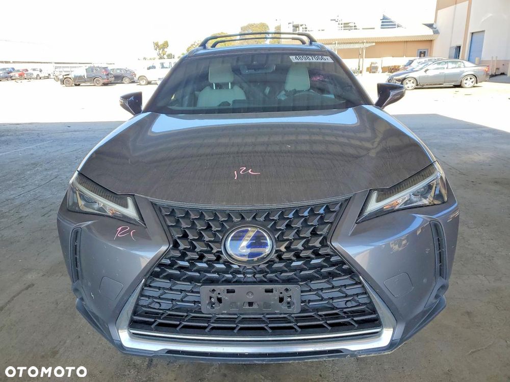 Lexus UX - 6
