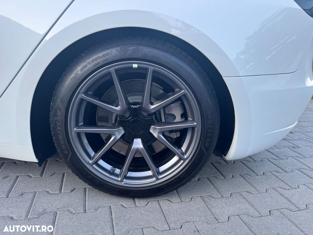 Tesla Model 3 - 7