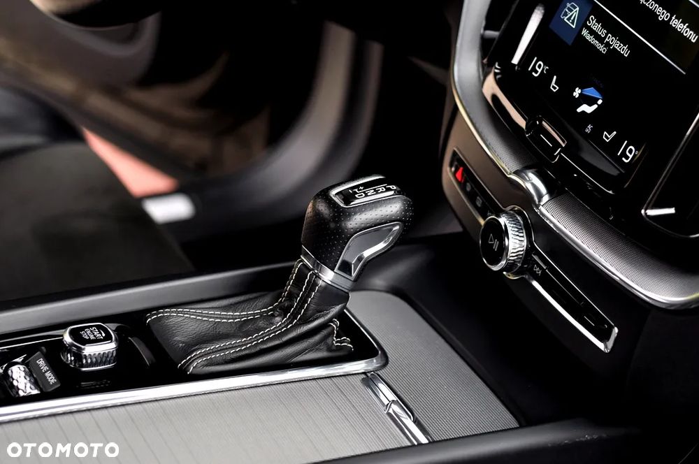 Volvo XC 60 D4 R-Design - 18