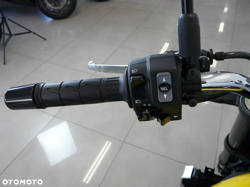 Kawasaki Z 900 RS - 25