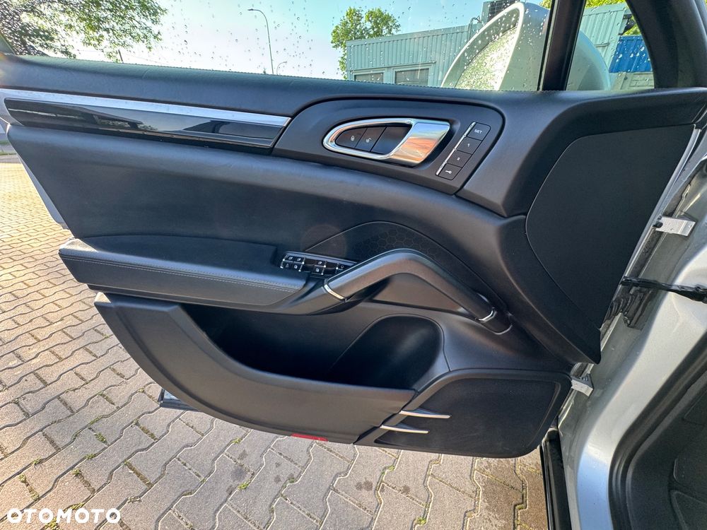 Porsche Cayenne - 22