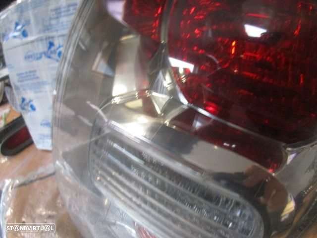 Farol Tras 815510F06000 TOYOTA COROLLA 2 VERSO FASE 2 2007 2.2 D4D 136CV 5P PRETO DRT FARBA - 2