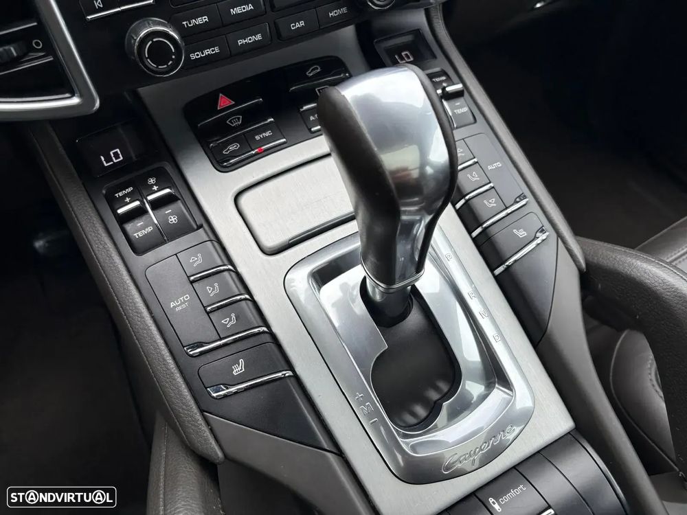 Porsche Cayenne Platinum Edition - 26