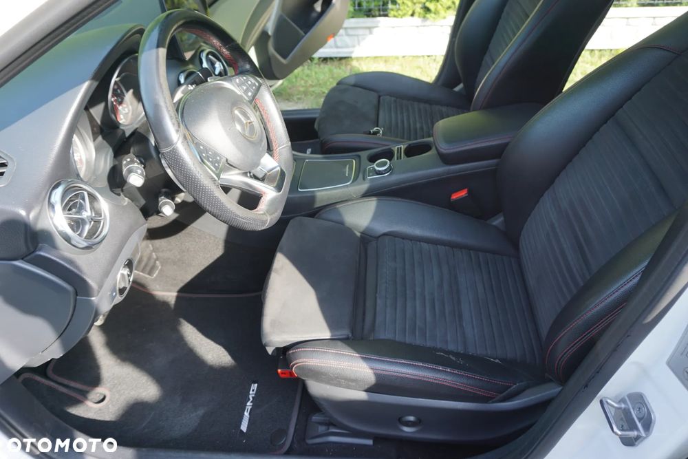 Mercedes-Benz GLA 220 4-Matic AMG Line - 24