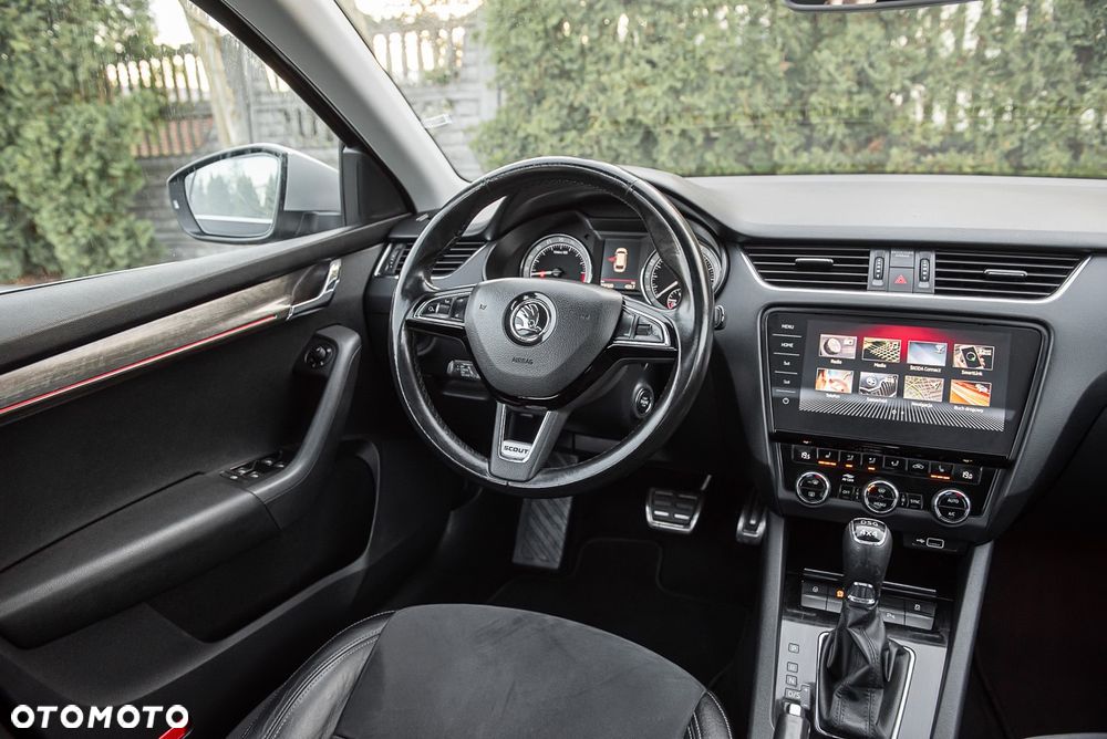 Skoda Octavia 2.0 TDI 4x4 DSG Scout - 27