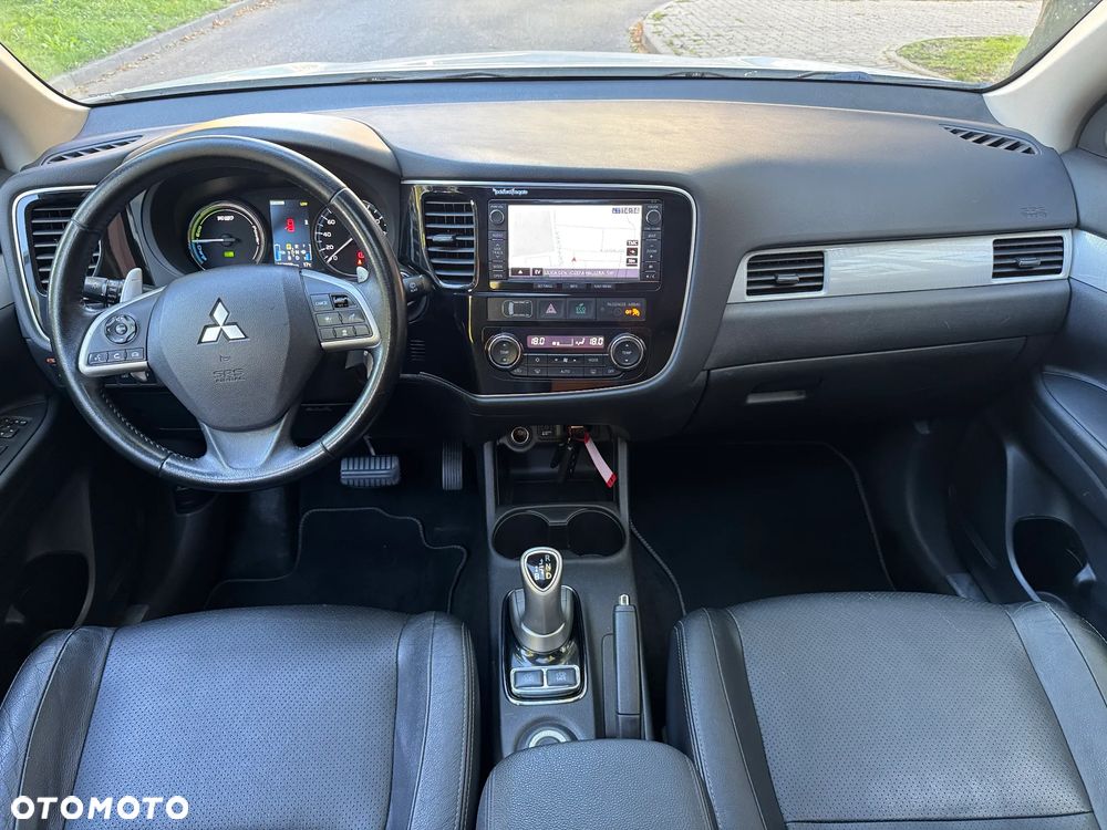 Mitsubishi Outlander PHEV Instyle NAVI + - 4