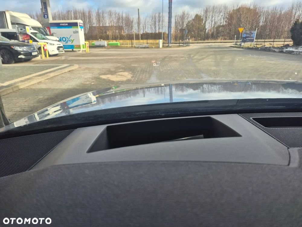 Audi A6 Avant 40 TDI quattro S tronic S line - 11