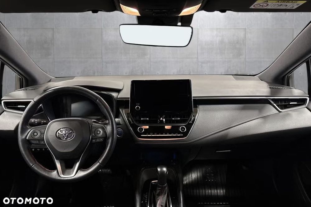 Toyota Corolla 1.8 Hybrid Team Deutschland - 12