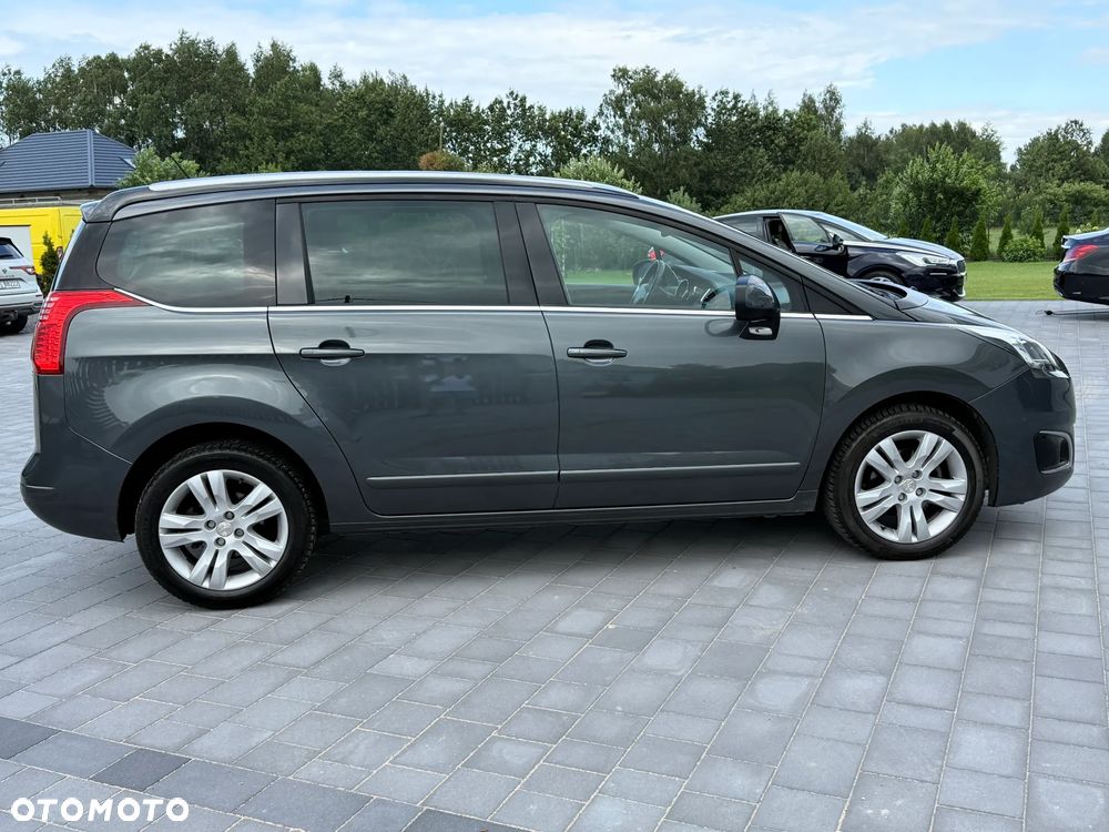Peugeot 5008 HDI 115 Allure - 21