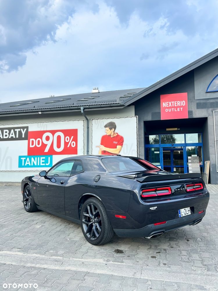 Dodge Challenger - 2