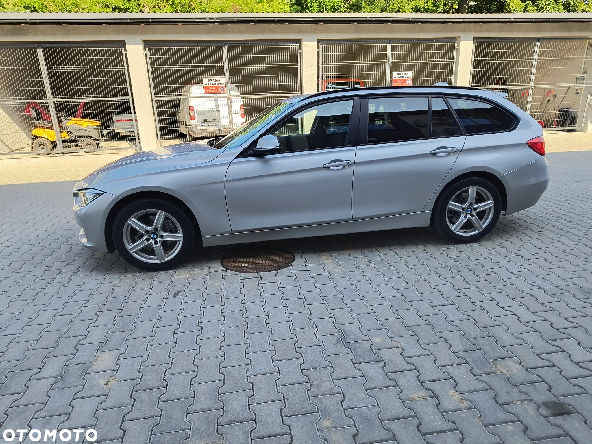 BMW Seria 3 320d DPF Touring - 26