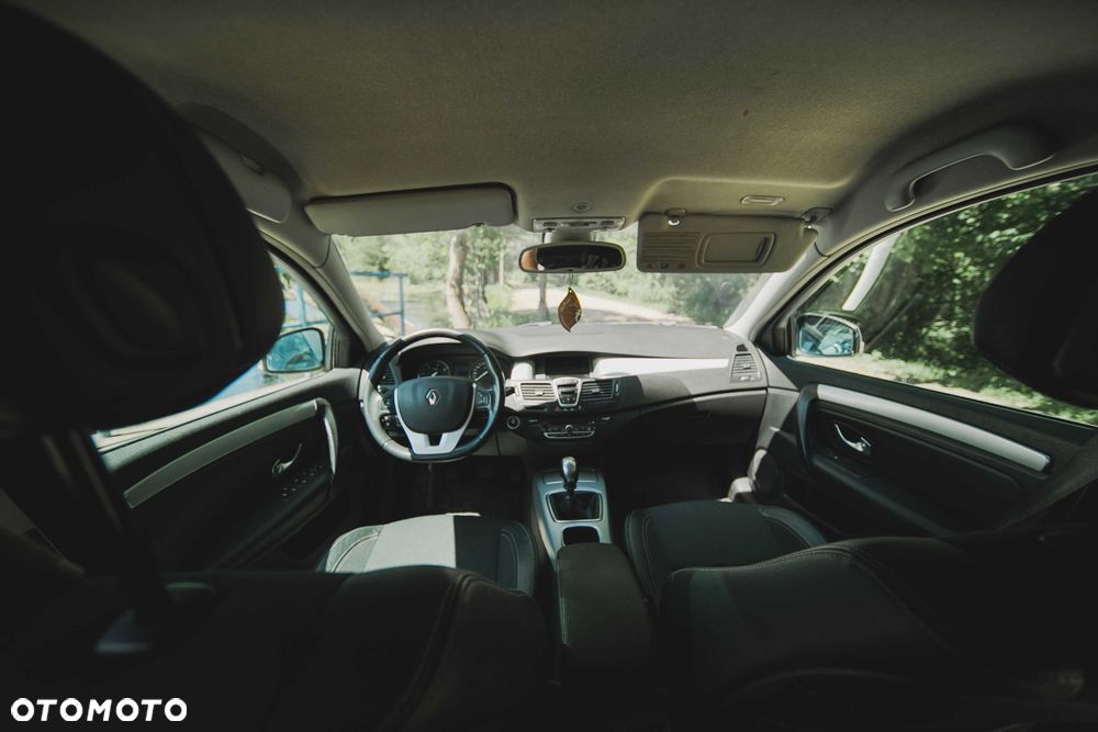 Renault Laguna dCi 110 FAP Bose Edition - 17