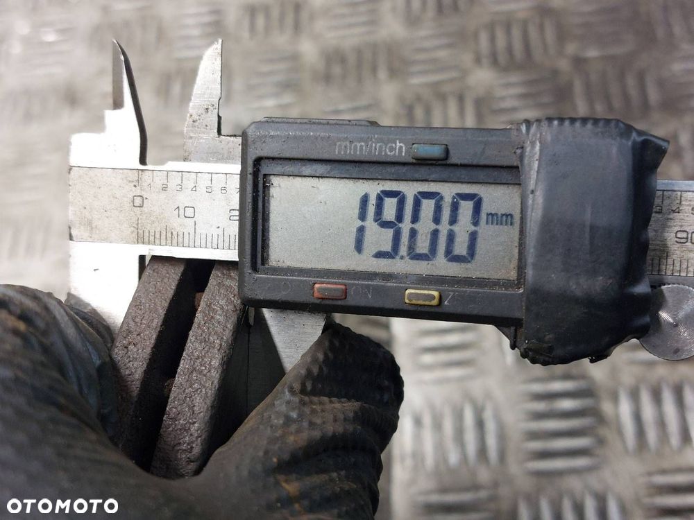 TARCZE HAMULCOWE PRZÓD + KLOCKI + ZACISKI HYUNDAI GETZ I 1.3 B - 5