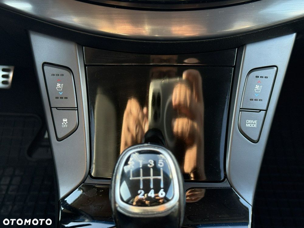 Hyundai i40 Kombi 1.7 CRDi Premium - 24