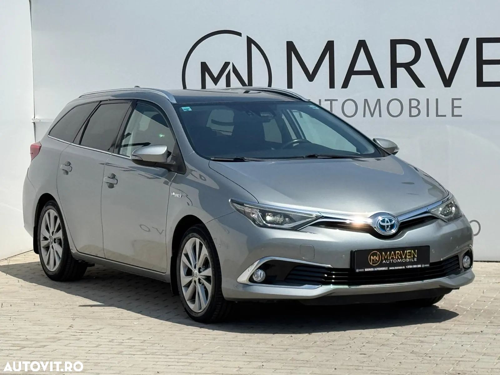Toyota Auris 1.8 L VVT-i HSD Sol + - 1