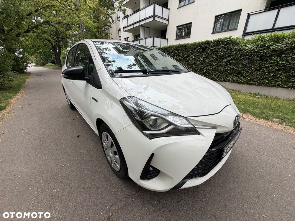 Toyota Yaris Hybrid 100 Premium - 2