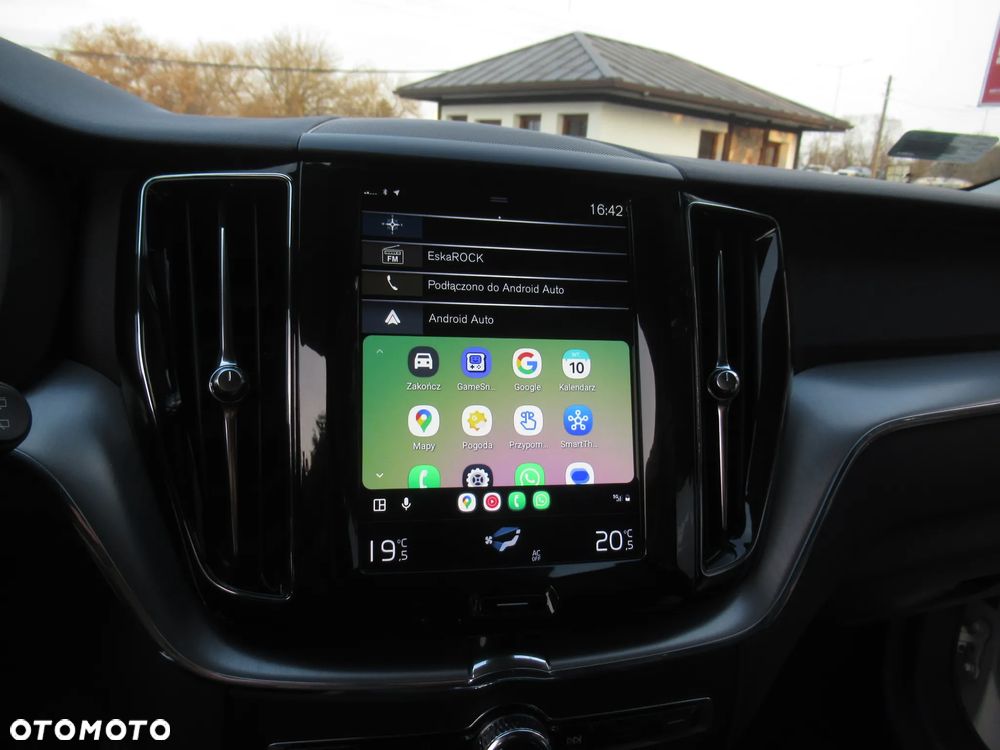 Volvo XC 60 T4 Momentum Pro - 33