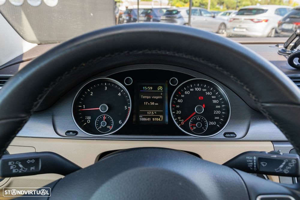 VW Passat Variant 2.0 TDI Highline - 14