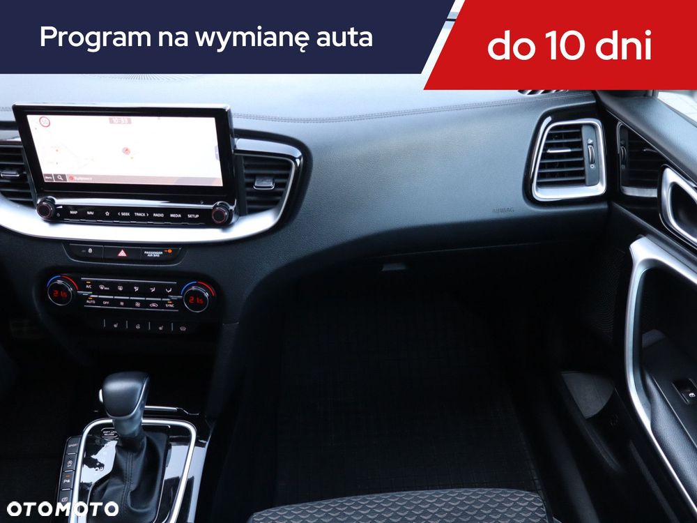 Kia Ceed - 10