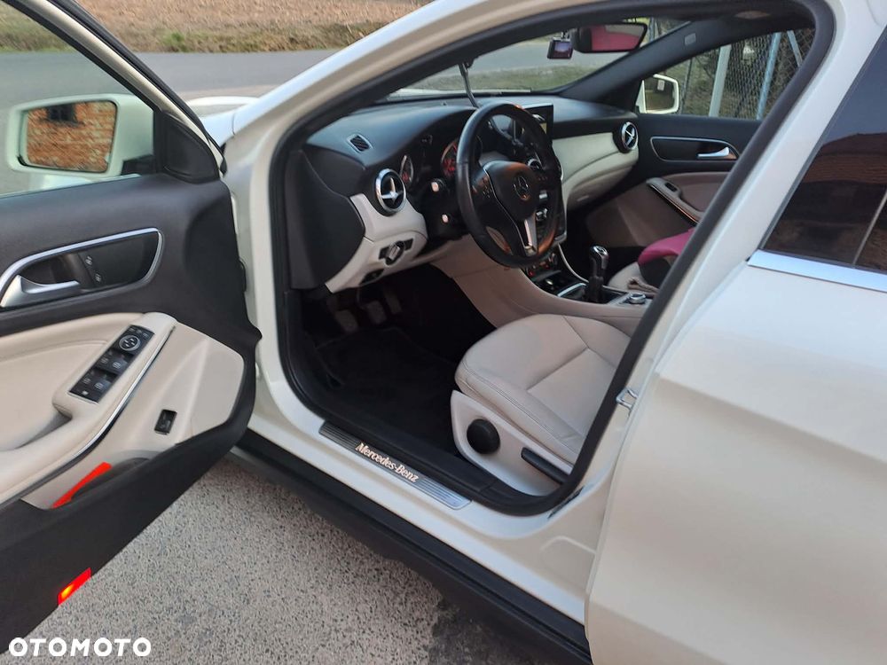 Mercedes-Benz GLA 200 (CDI) d - 12
