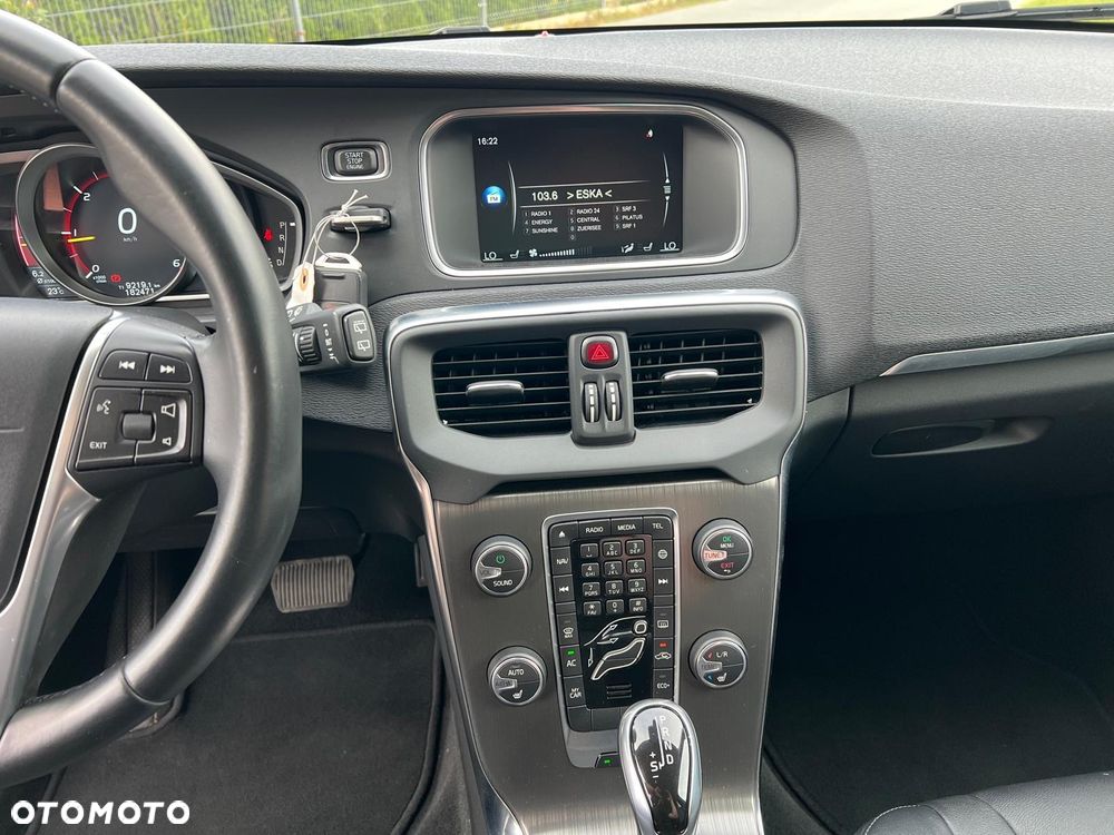 Volvo V40 D4 Geartronic Momentum - 23