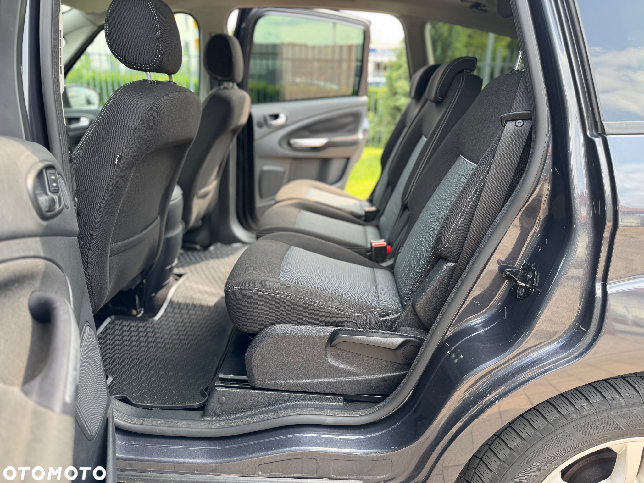 Ford S-Max - 9