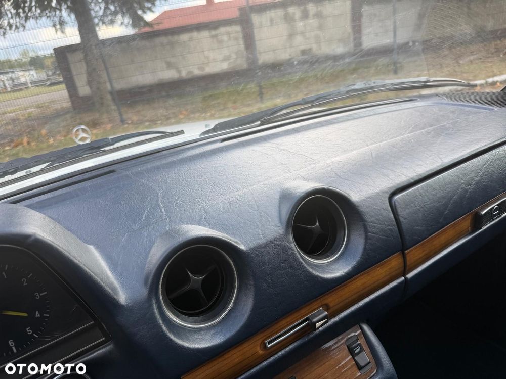 Mercedes-Benz W123 - 32