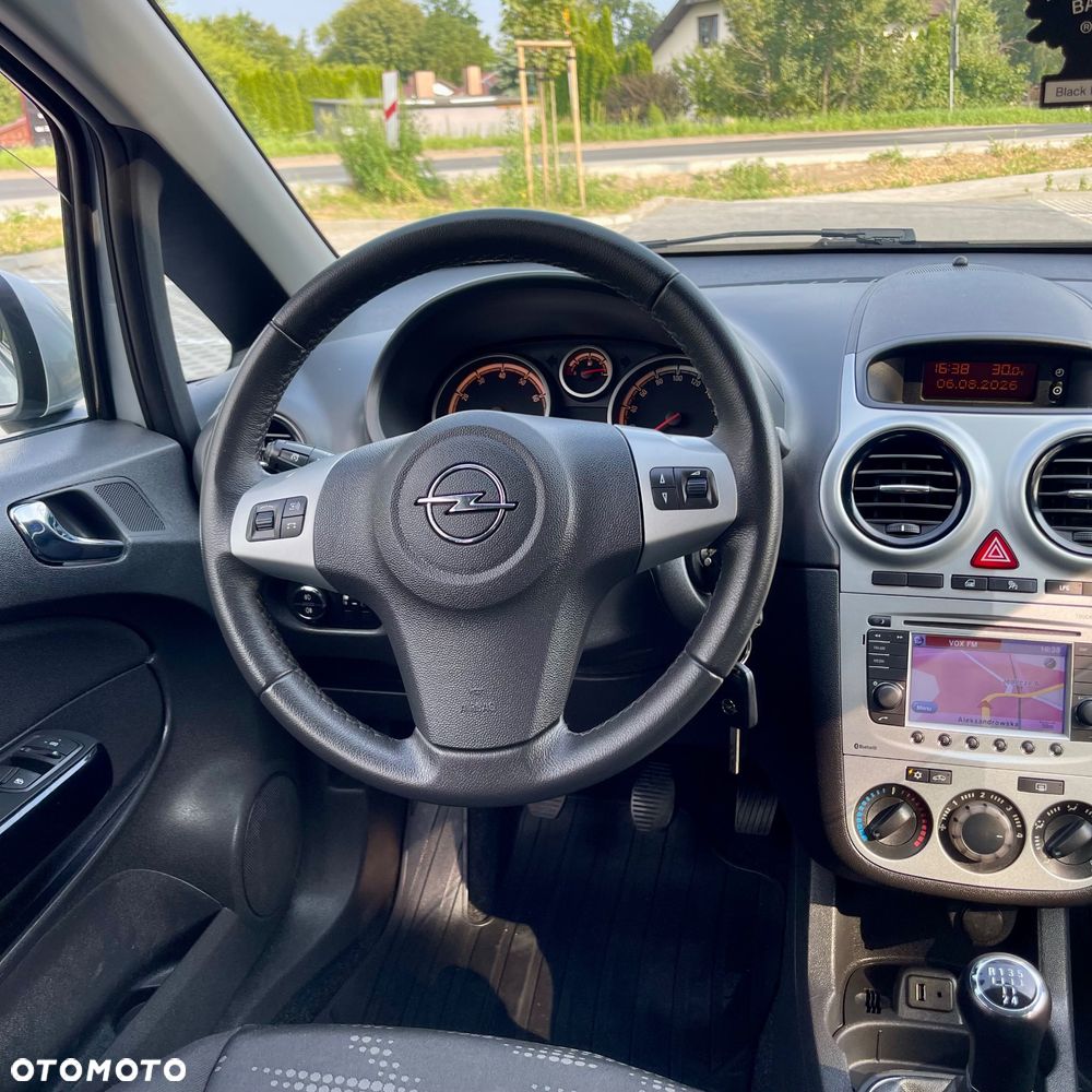 Opel Corsa 1.2 16V Cosmo - 18