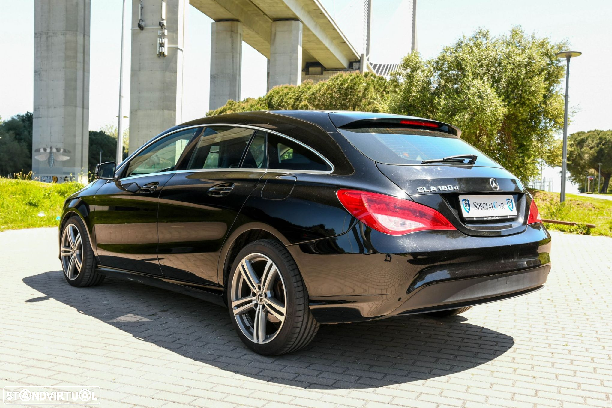 Mercedes-Benz CLA 180 d Shooting Brake Urban - 7