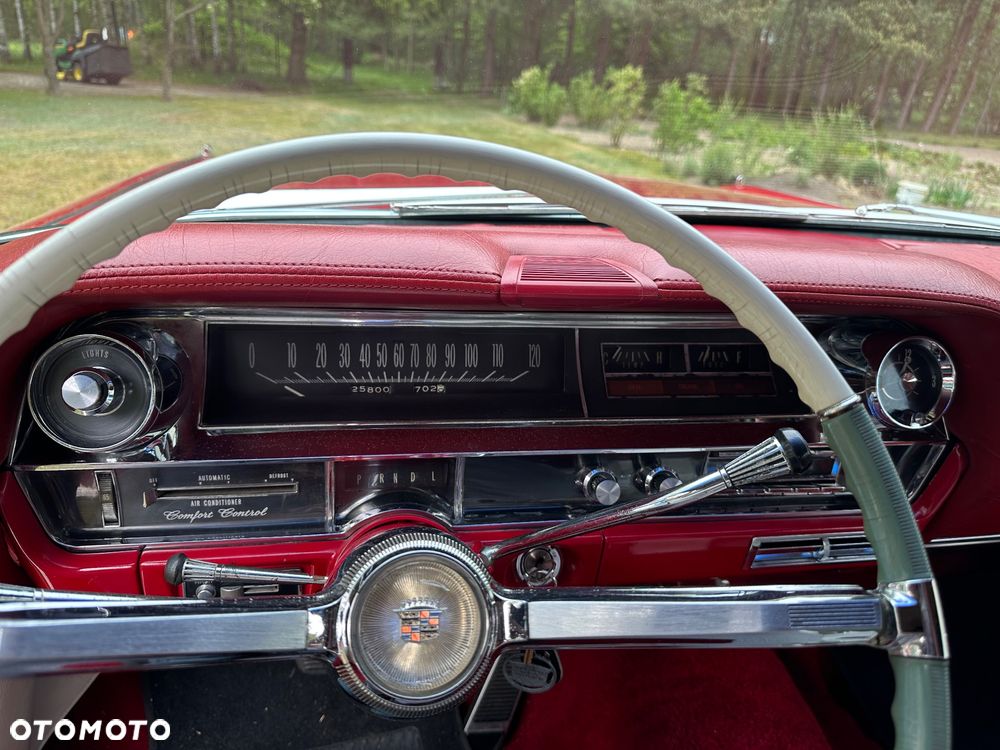Cadillac Deville - 38