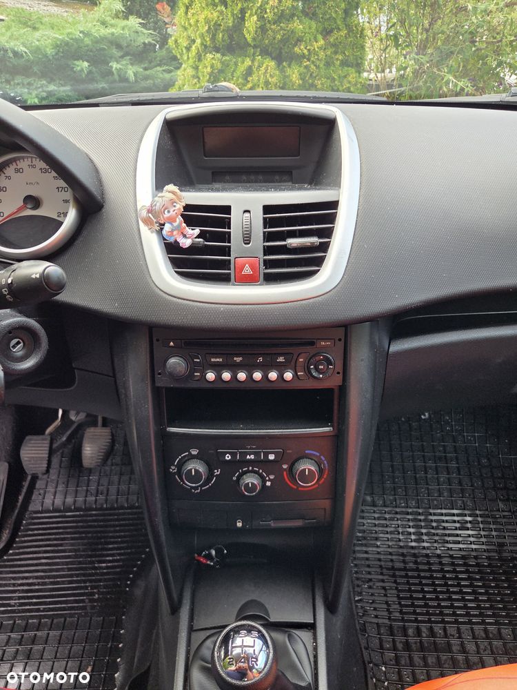 Peugeot 207 90 HDi FAP (Blue Lion) 98G - 2