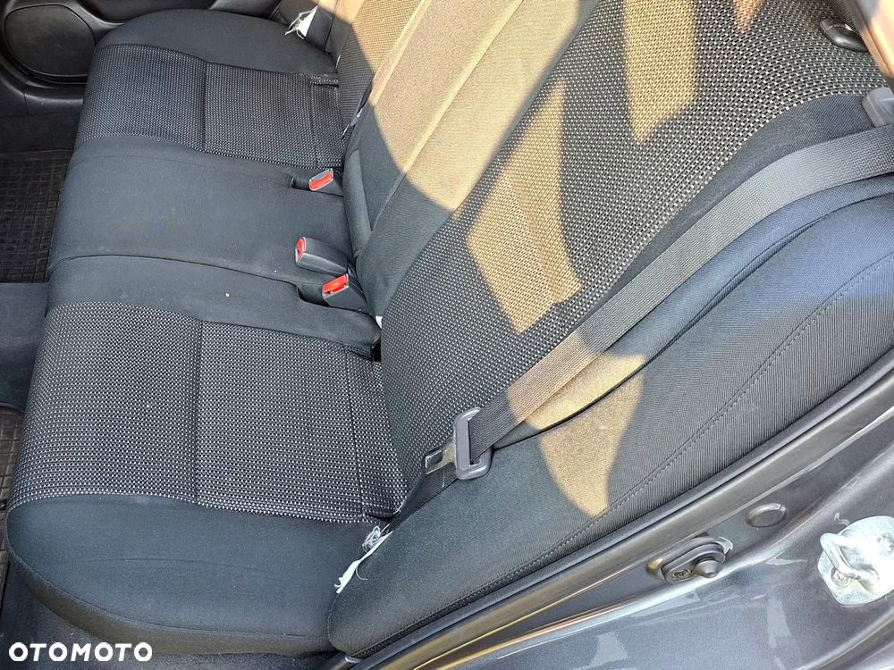 Toyota Avensis 1.8 VVT-i Sol - 14