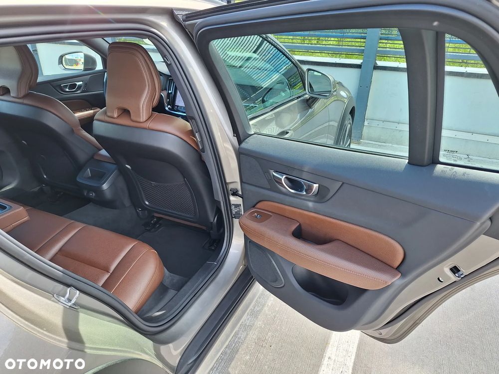 Volvo V60 Cross Country Pro B5 B AWD - 22