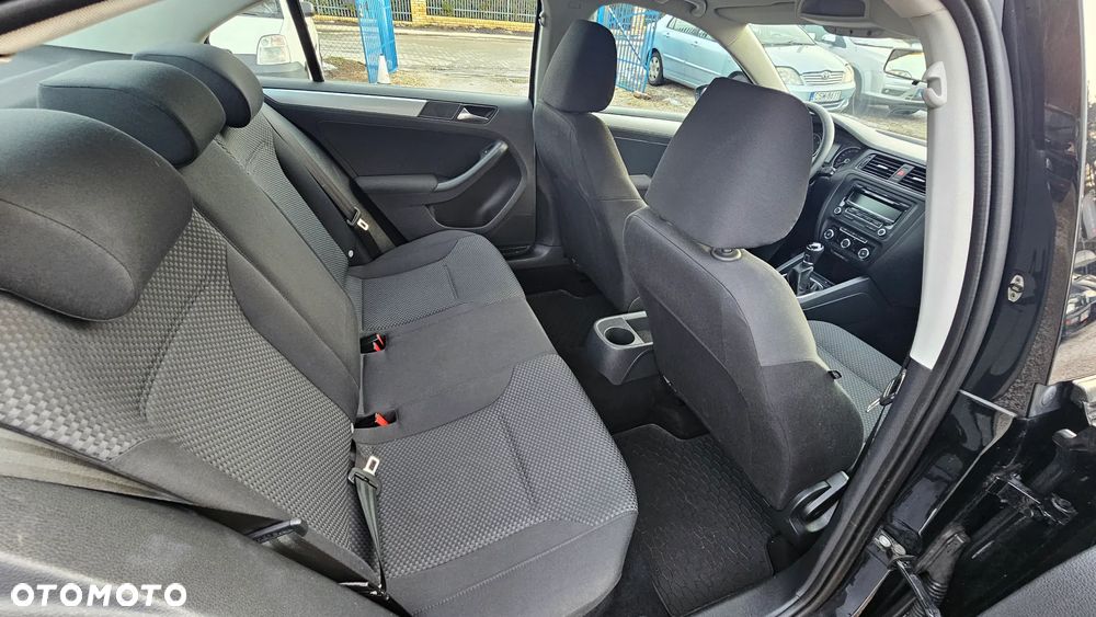 Volkswagen Jetta 1.6 TDI Comfortline - 8
